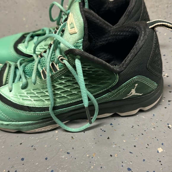 Jordan Basketball Shoes CP3 - Picture 2 of 8